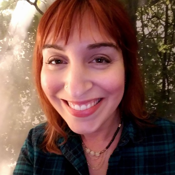 Meet your Posher, Lara - Picture 1 of 6